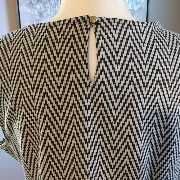 Liz Claiborne Career black and white Chevron print, sleeveless blouse. Size L. - Picture 7 of 11